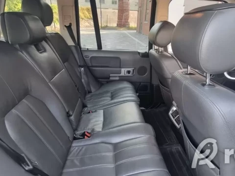 Rent Land Rover Range Rover 3.0 130kW photo 6