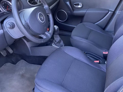 Rent Renault Clio photo 3