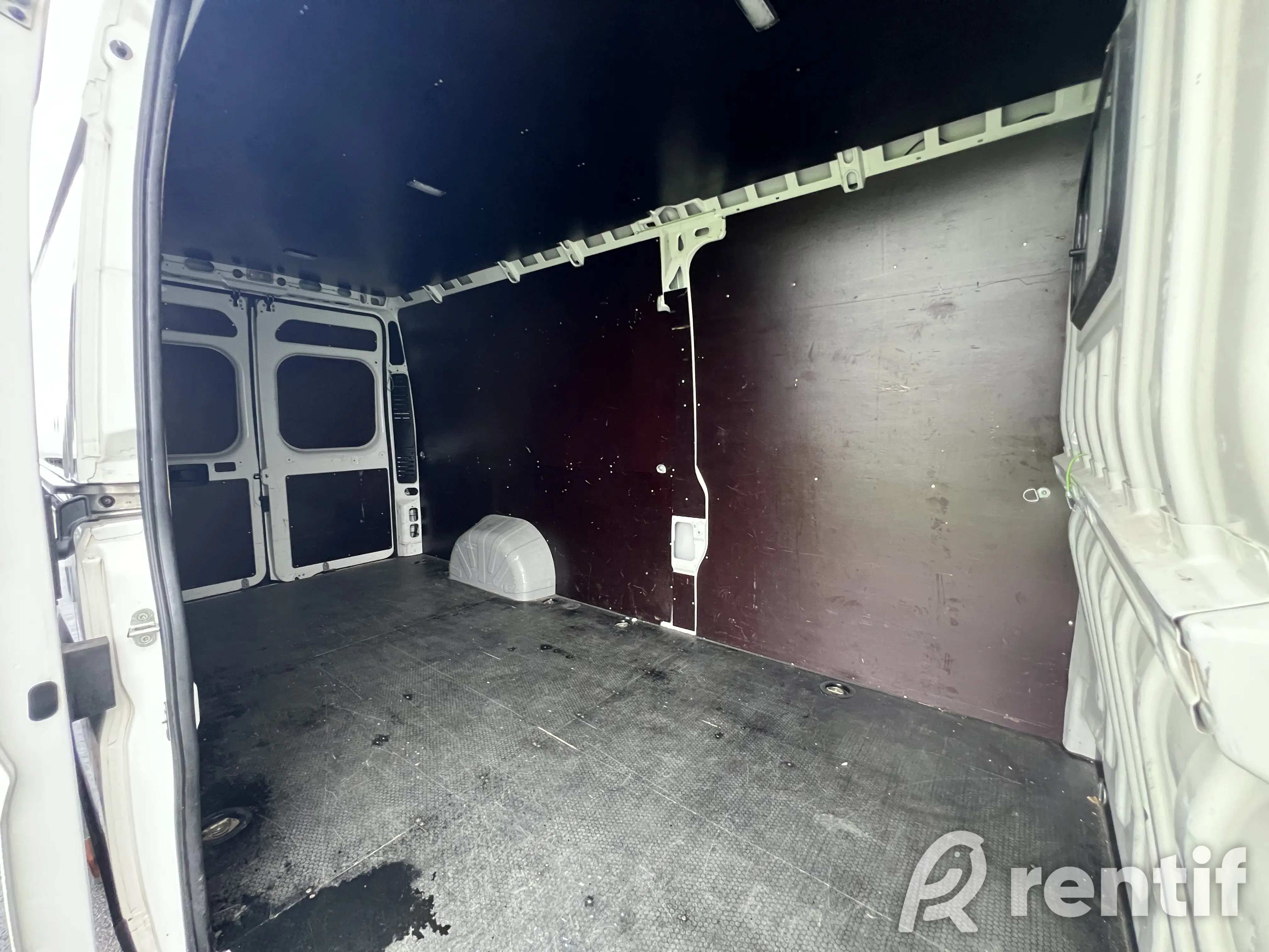 Rent Citroen Jumper 2019 photo 7