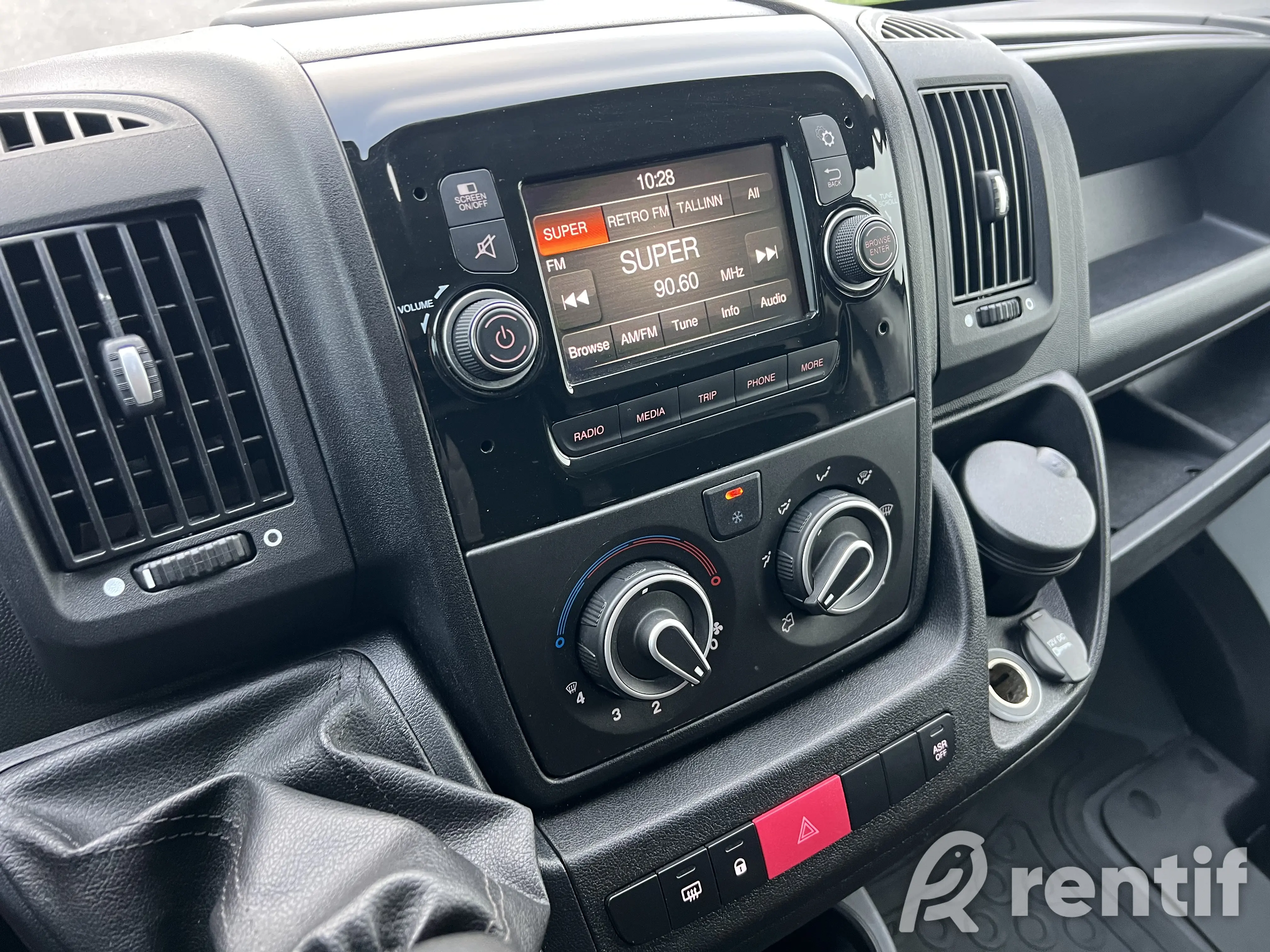 Rent Citroen Jumper 2019 photo 11