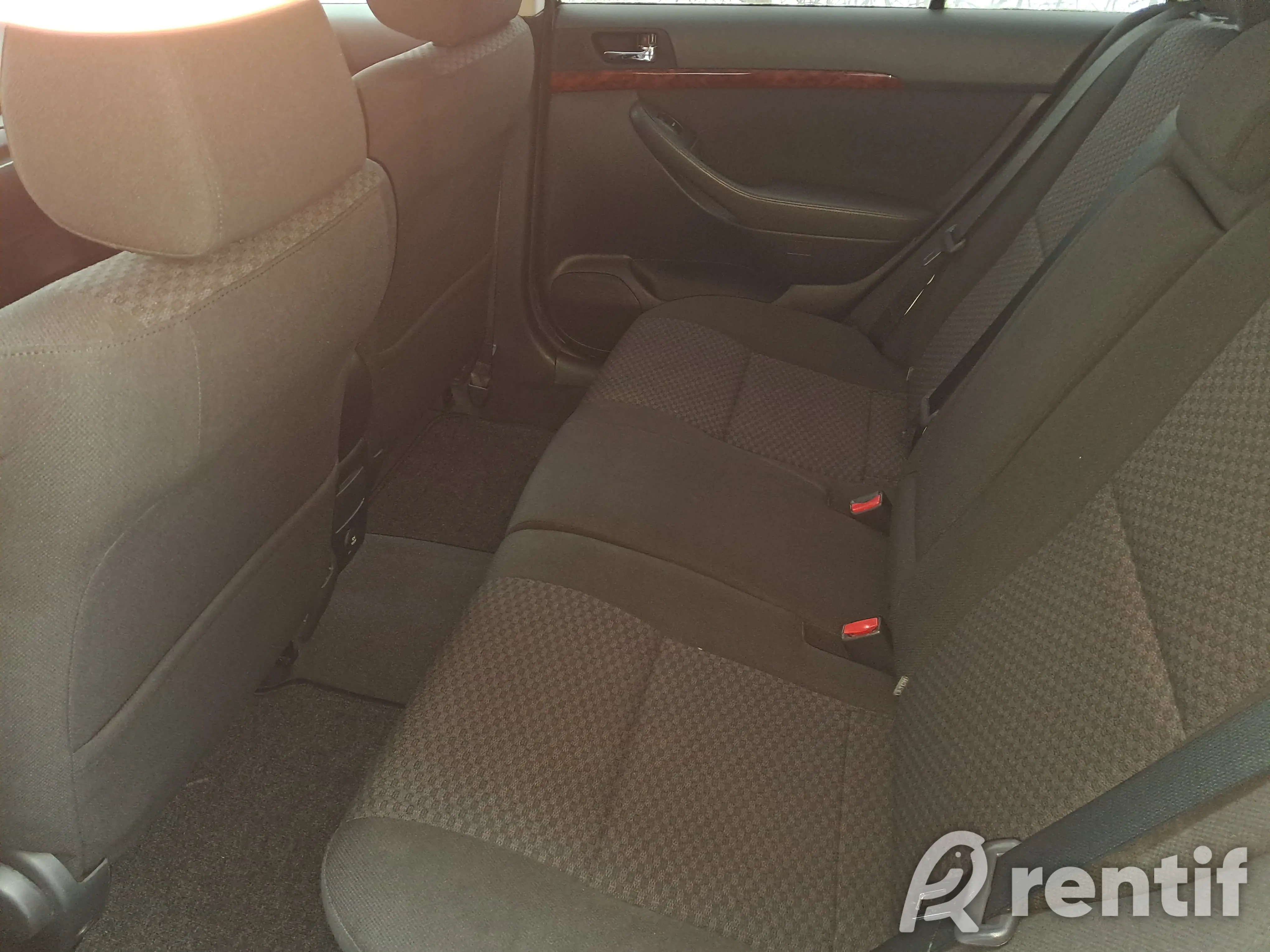 Rentida Toyota Avensis foto 3