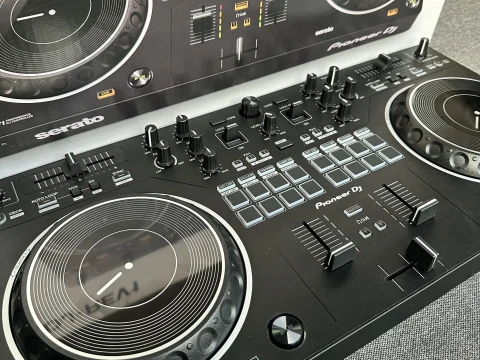 Rent Pioneer DDJ-REV1 photo 1