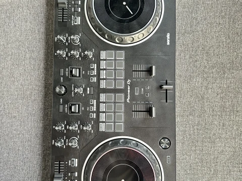 Rent Pioneer DDJ-REV1 photo 3